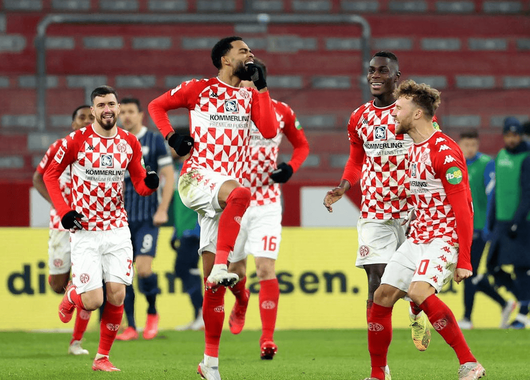 米兰app官方下载包含集结日门兴格拉德巴赫备战德甲，战术微调细节曝光，震撼外界，细节决定成败的词条